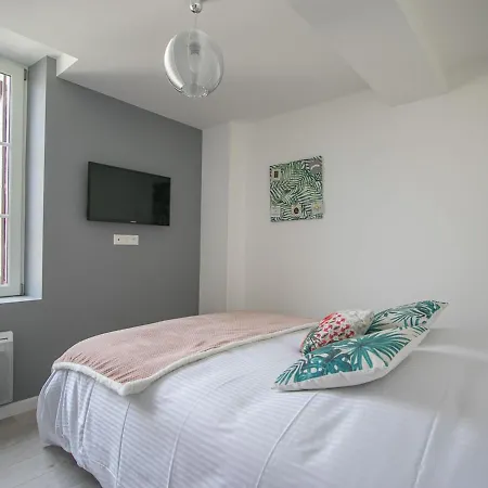 Contemporary In With Terrace Apartment *